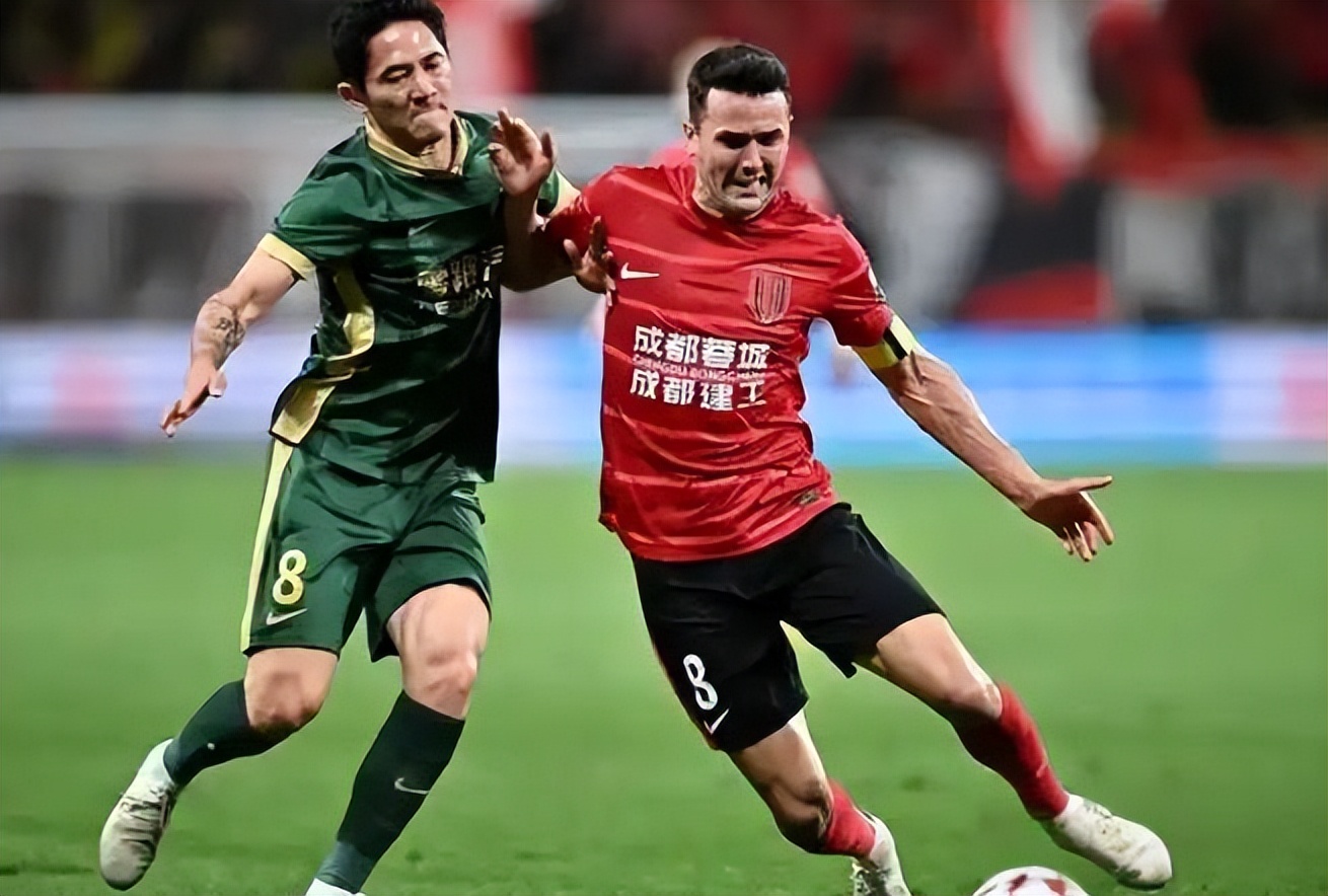 转会期成都蓉城调整名单以备意甲；战术微调环节打磨；赛场秩序良好；球队文化再被提及的简单介绍